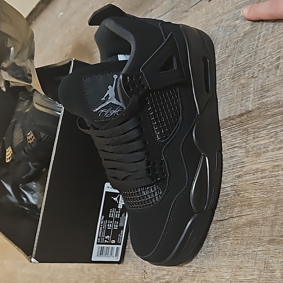 Air Jordan 4 Retro